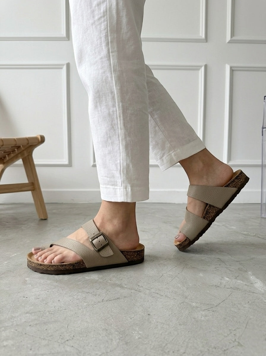 Mycorni Unisex Hakiki Deri Terlik – Parmak Arası Ortopedik Anatomik Mantar Taban